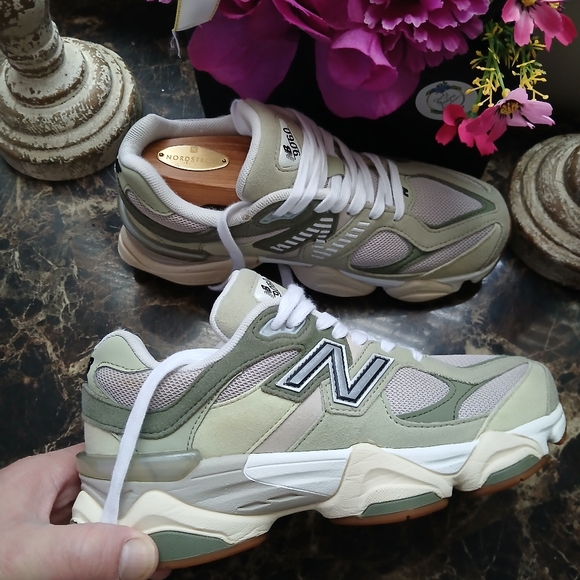 New Balance 9060 Comfort/Streetwear Lifestyle Shoes Size 5 Youth/6.5 Women - Picture 6 of 13